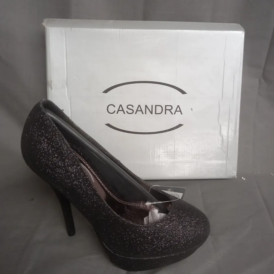 BOXED PAIR OF CASANDRA BLACK GLITTERED BLOCK HEEL BLACK SIZE 4