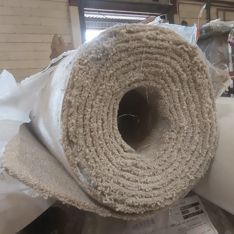 ROLL OF QUALITY HIGHGATE FINESSE DOVE CARPET - APPROXIMATELY 5.45 x 5m