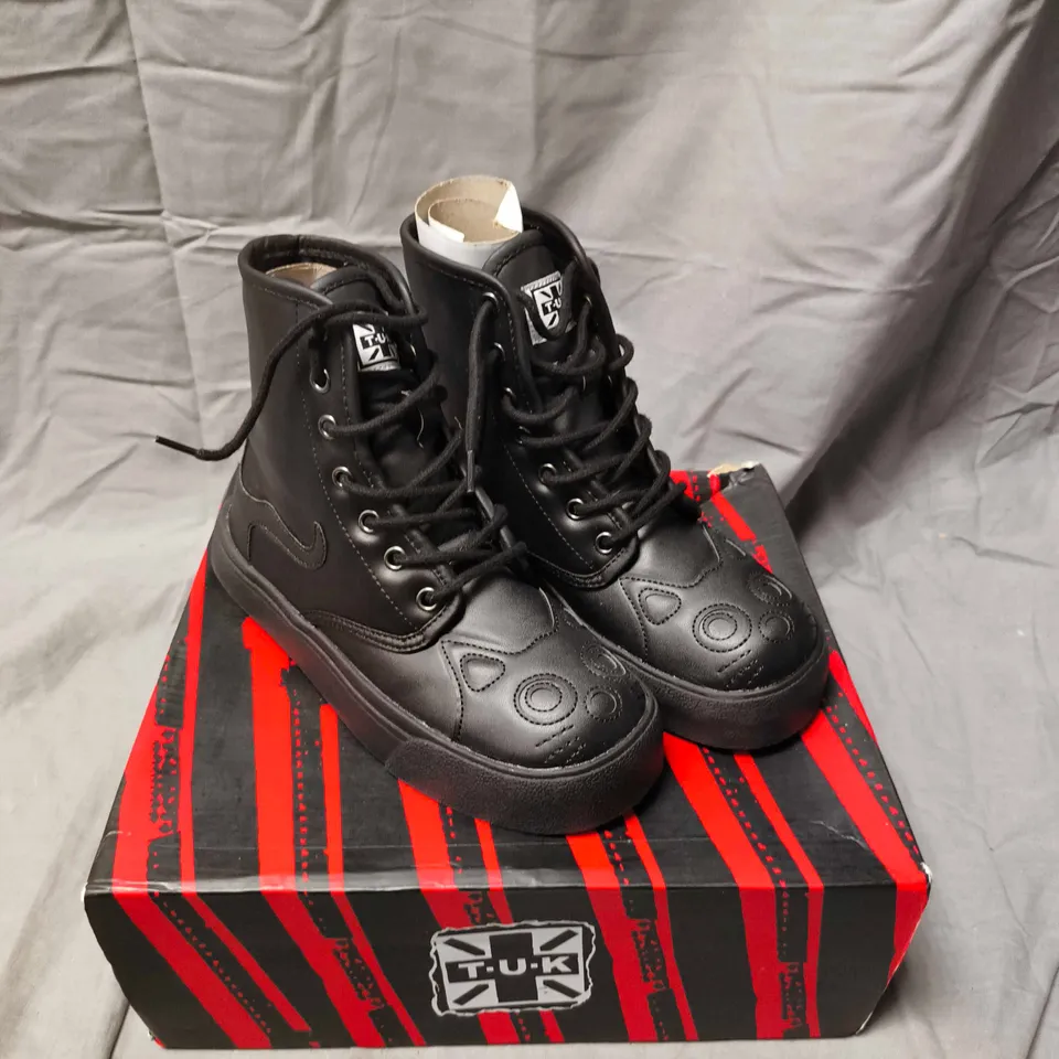 TUK KITTY HI BOOTS IN BLACK - 4
