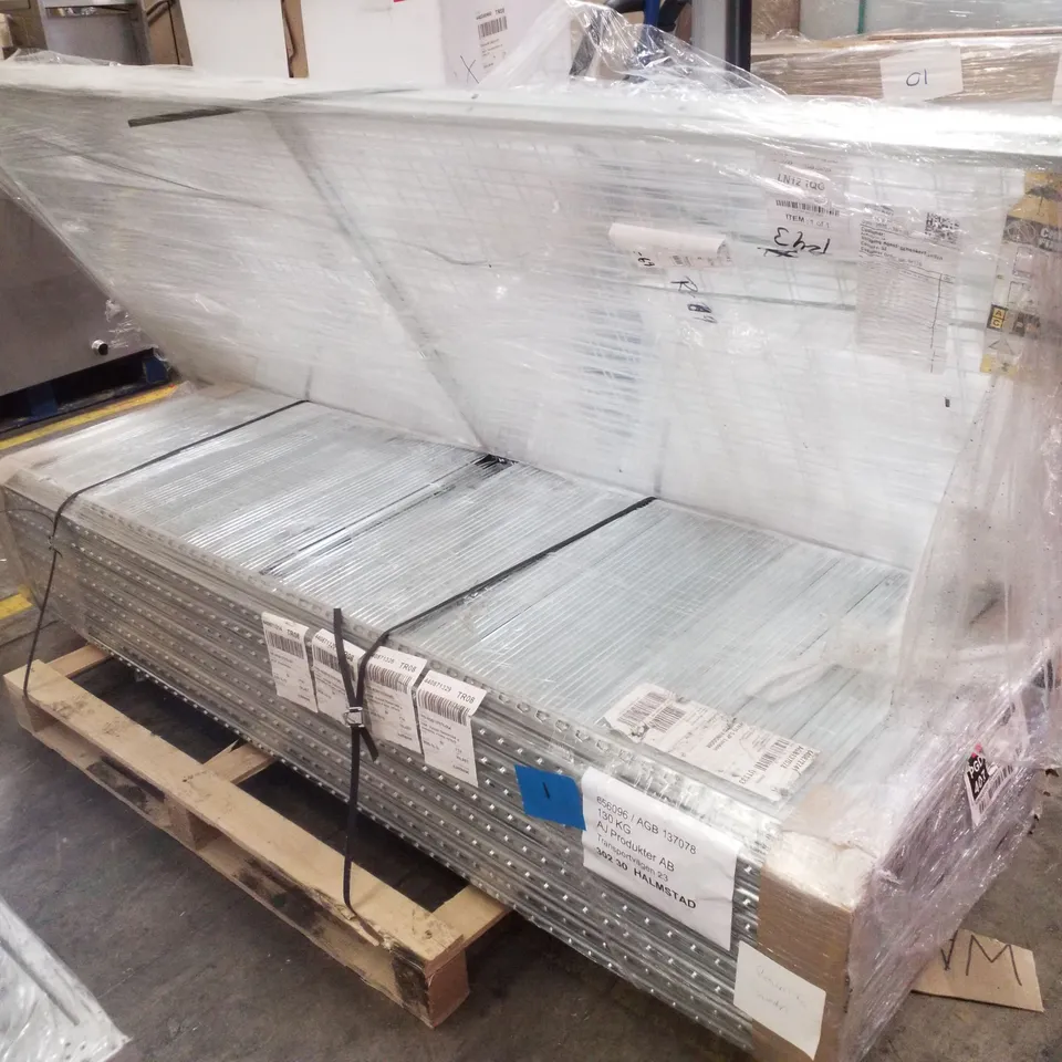 PALLET CONTAINING ASSORTED METAL FENCING & SHELVING