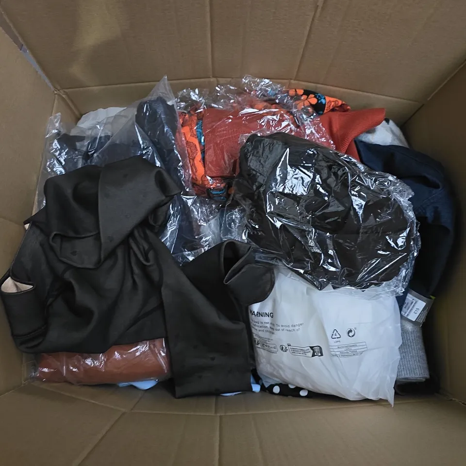 APPROXIMATELY 35 ASSORTED CLOTHING ITEMS IN VARIOUS SIZES, STYLES & COLOURS TO INCLUDE SWEATER, TOPS, DRESSES, ETC - COLLECTION ONLY