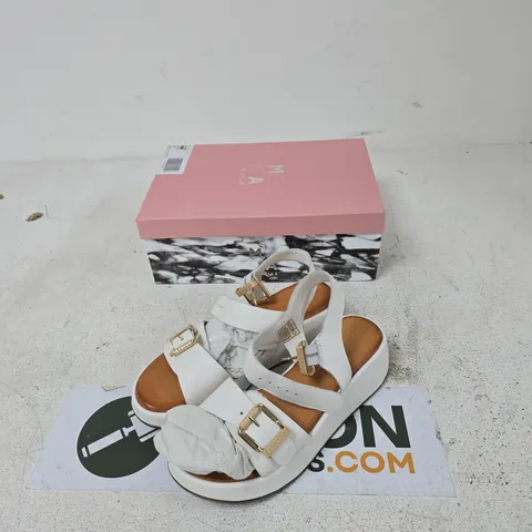 MODA IN PELLE KAPRI WHITE LEATHER DOUBLE BUCKLE FLATFORM SANDALS β UK 6 (EU 39)