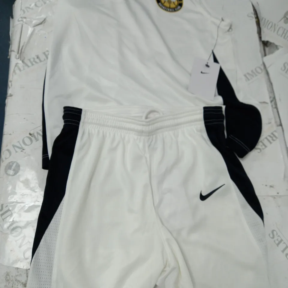 NIKE KIDS SHORT & T-SHIRT SET MANCHESTER BASKETBALL CLUB JERSEY - SIZE M 