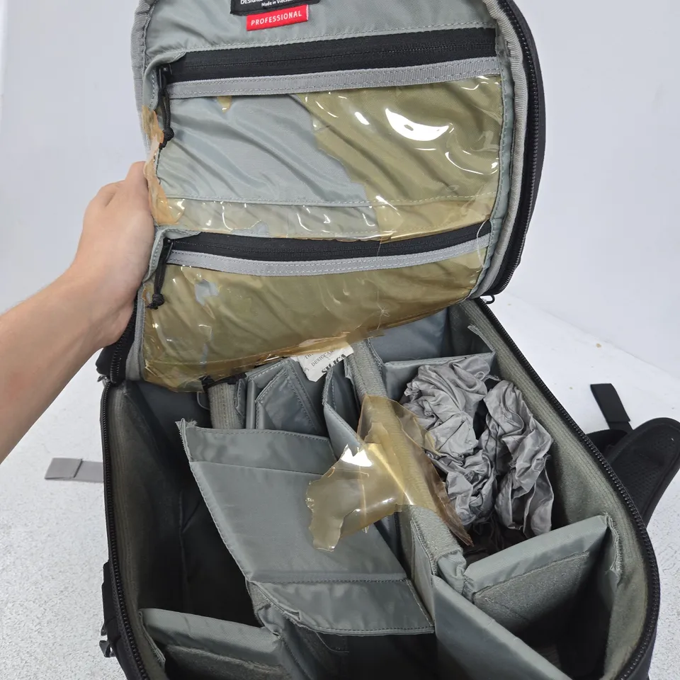TAMRAC PROFESSIONAL CAMERA BACKPACK - BLACK