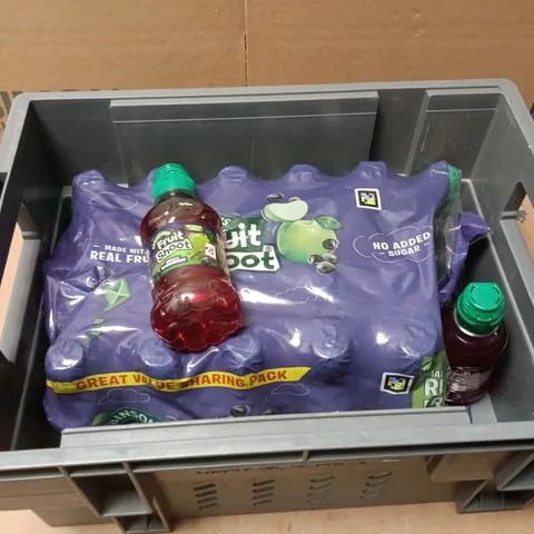 APPROXIMATELY 18 200ML BOTTLES OF ROBINSONS FRUIT SHOOTS APPLE & BLACKCURRANT 