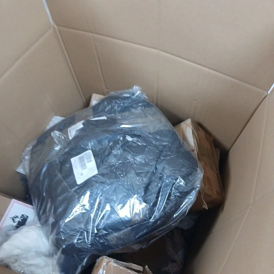 BOX OF APPROXIMATELY 20 ASSORTED HOUSEHOLD ITEMS TO INCLUDE CLOTHING, BEDDING ETC