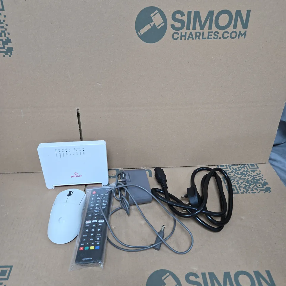 APPROXIMATELY 15 ASSORTED ELECTRICAL PRODUCTS TO INCLUDE PLUGS, COMPUTER MOUSE AND WIFI ROUTERS