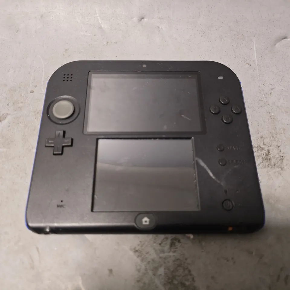 NINTENDO 2DS IN BLACK & BLUE GAMING CONSOLE 