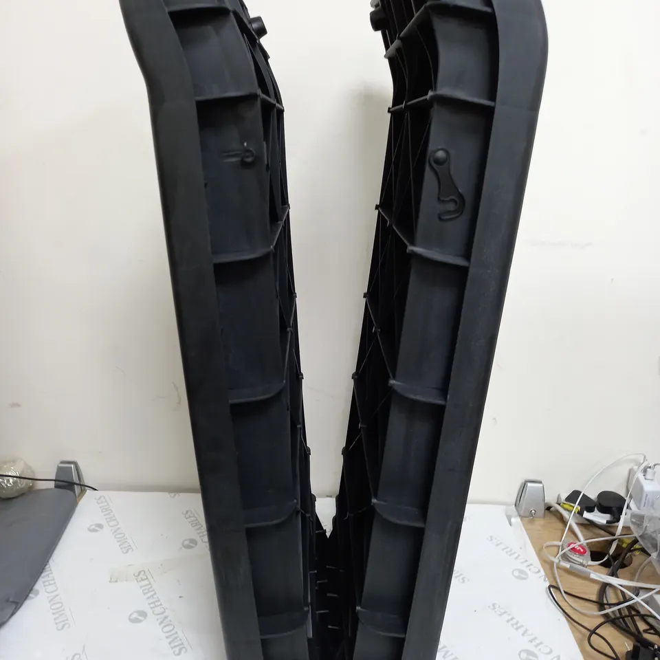 PLASTIC DOG RAMP IN BLACK
