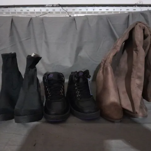 APPROXIMATELY 10 PAIRS OF ASSORTED WOMEN SHOES IN VARIOUS STYLES AND SIZES