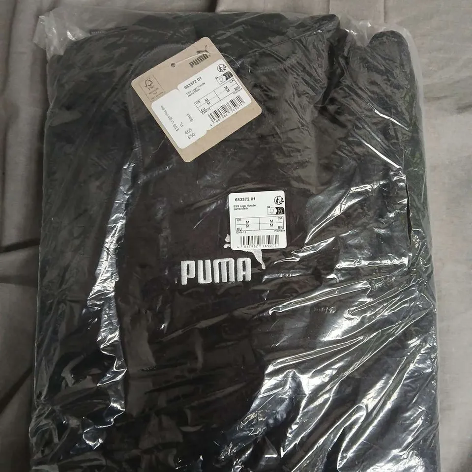 BAGGED PUMA ESSENTIAL HOODIE IN BLACK - MEDIUM