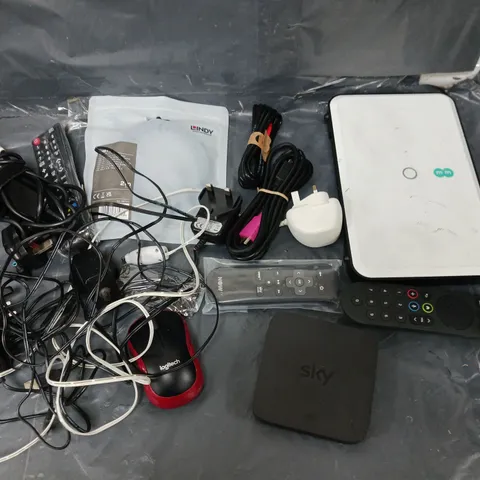 BOX OF APPROXIMATELY 8 ASSORTED ITEMS TO INCLUDE - EE HUB, HDMI 2 CABLE, AND TV REMOTES ETC. 