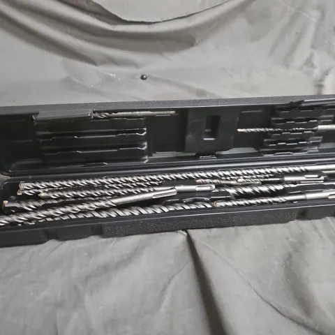 DRILL BIT SET IN BLACK PLASTIC CARRY CASE