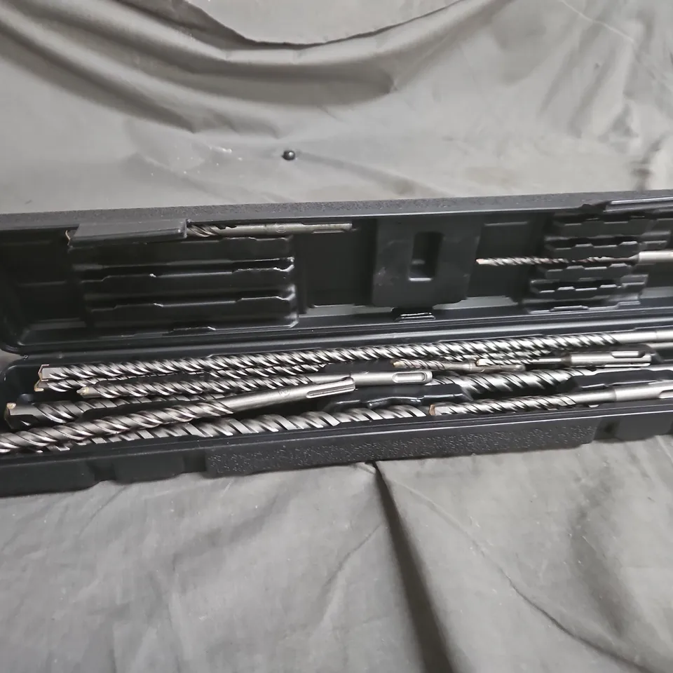 DRILL BIT SET IN BLACK PLASTIC CARRY CASE