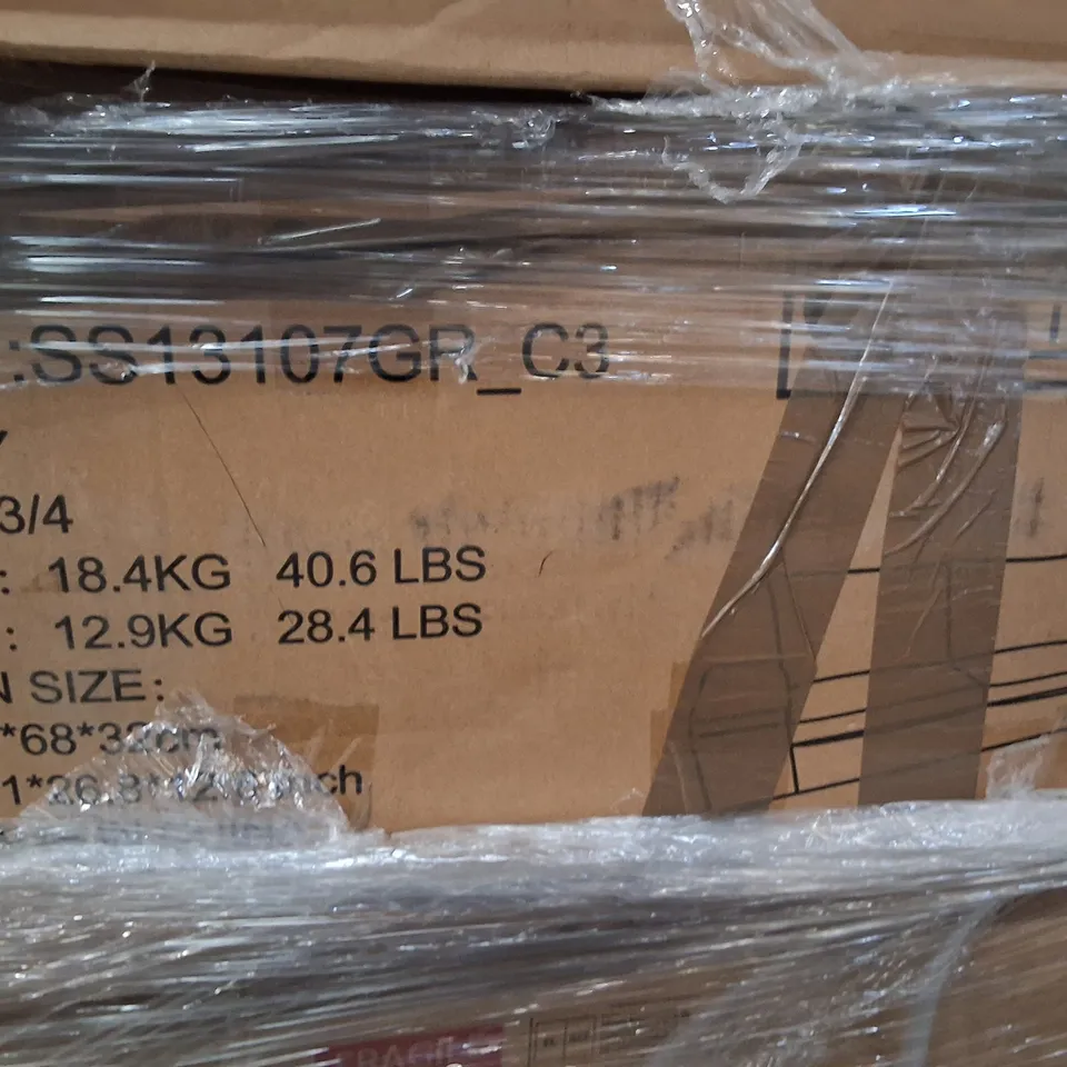 LARGE PALLET OF ASSORTED ITEMS TO INCLUDE SEWING MACHINE, ARTIFICIAL TREE, COSMETIC MIRROR AND GREY OUTDOOR CHAIR PARTS