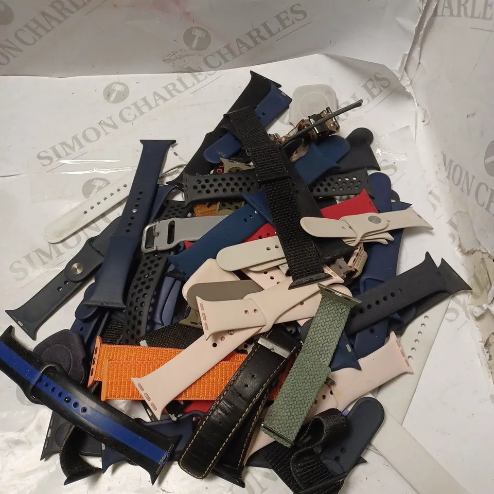 APPROXIMATELY 30 ASSORTED LOOSE SMART WATCH STRAPS IN VARIOUS DESIGNS & SIZES	