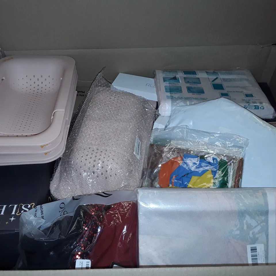 PALLET OF ASSORTED HOUSEHOLD ITEMS TO INCLUDE LENOVO A.C. ADAPTER, SINK TRAYS AND BOXED NECK PILLOW