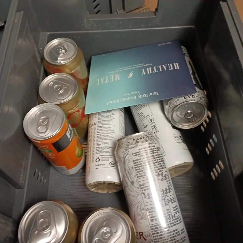 APPROXIMATELY 15 ASSORTED DRINKS ITEMS TO INCLUDE - HUEL FOOD SUPPLEMENT, MONSTER ENERGY ULTRA AND PEPSI MAX