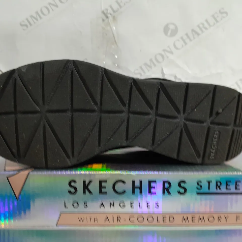 BOXED SKECHERS BILLION TRAINERS, BLACK - SIZE 4