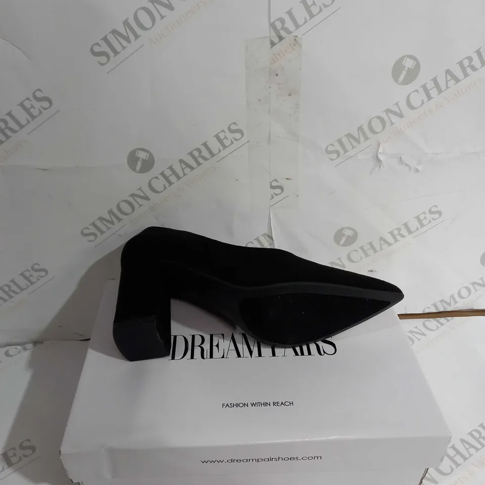 BOXED PAIR OF DREAM PAIRS BLACK BLOCK HEELS SIZE UK 5