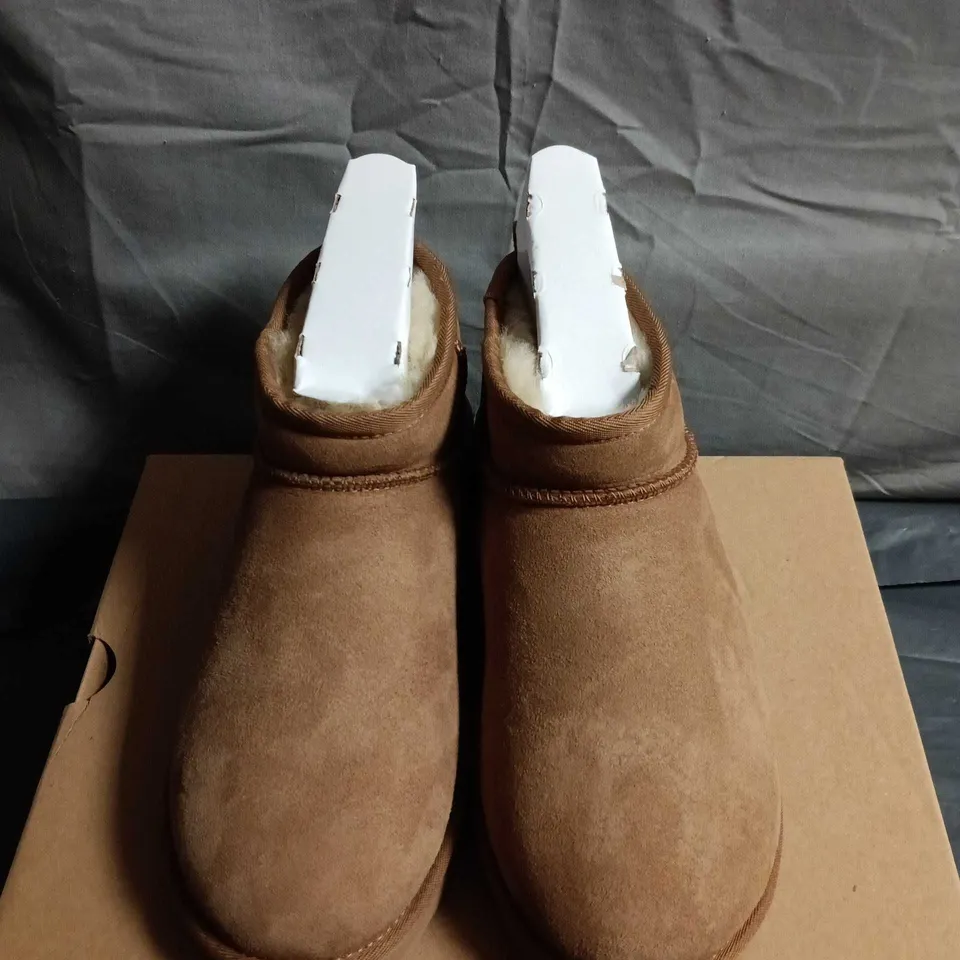 BOXED PAIRF OF UGG BROWN SUEDE ANKLE BOOTS - UK SIZE 6