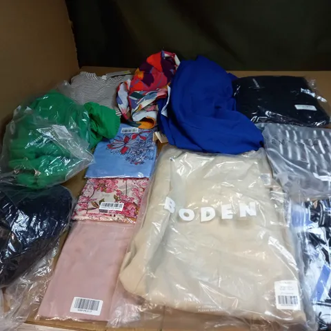LOT OF A SIGNIFICANT QUANTITY OF ASSORTED CLOTHING AND ACCESSORIES TO INCLUDE; T-SHIRTS, JUMPERS ETC