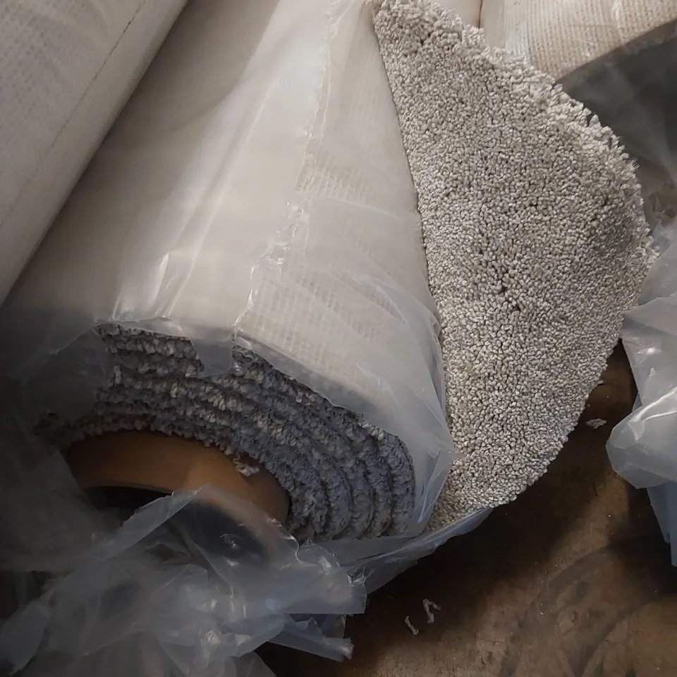 ROLL OF QUALITY EC HEARTLAND HEATHERS SAHARA CARPET // SIZE: APPROX 4 X 5.1m