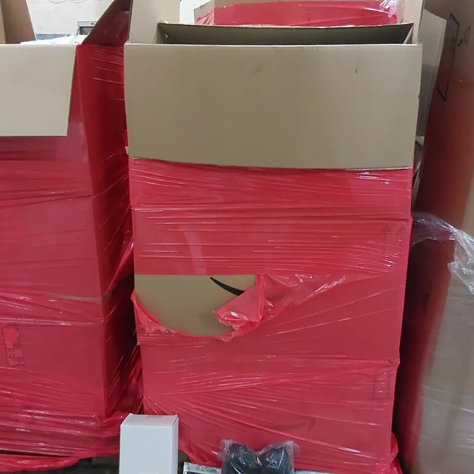 PALLET OF ASSORTED ITEMS INCLUDING: JACKET, CLOTHES PEGS, PLACEMAT, SLIPPERS, HEMP ROPE, EMERGENCY BLANKET, LUNCH BAG, POOL CLEANING TABLETS