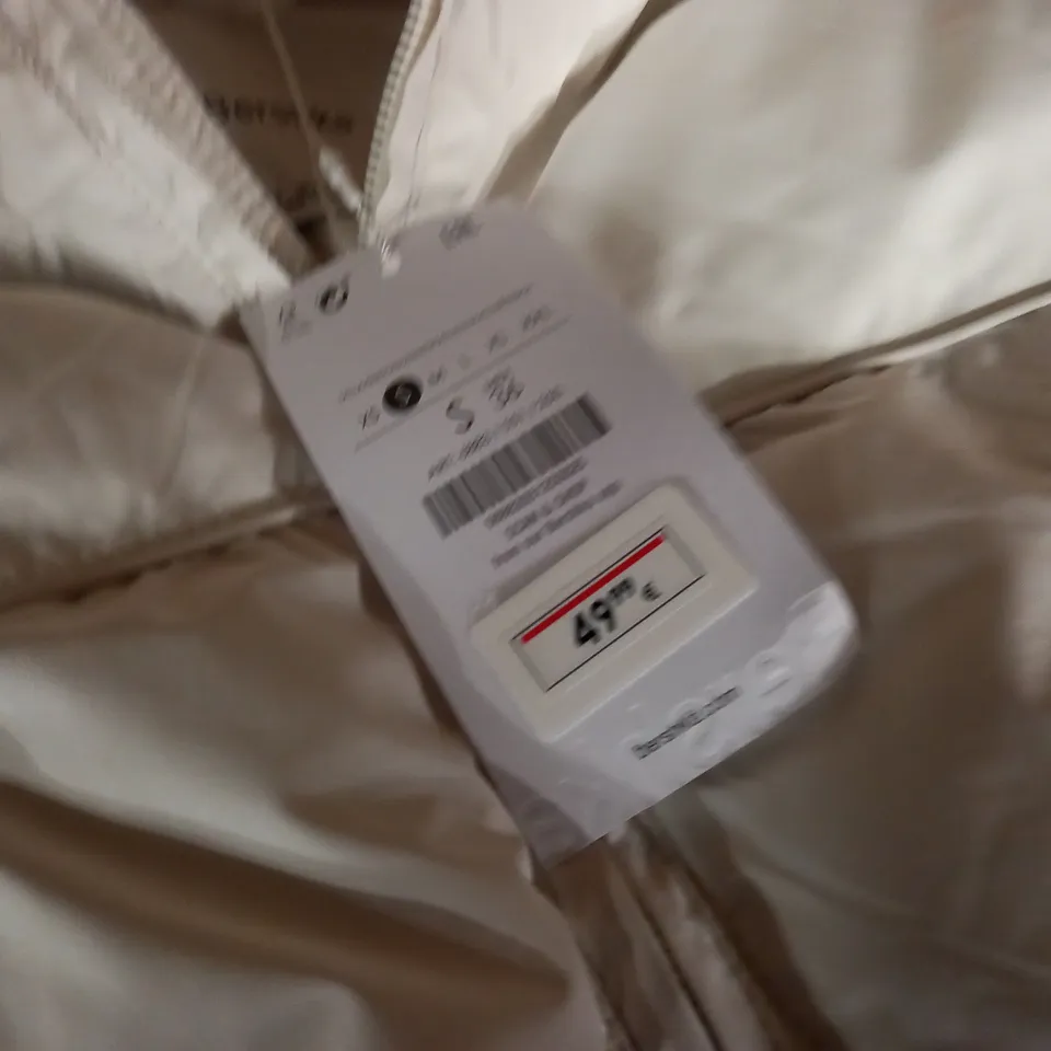 BERSHKA WHITE PADDED COAT - S