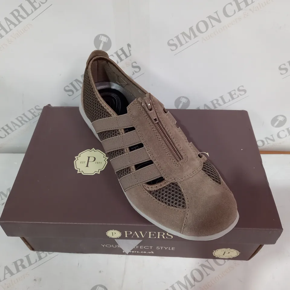 BOXED PAVERS WIDE FIT CASUAL SLIP ON SHOE - BEIGE SIZE EU39