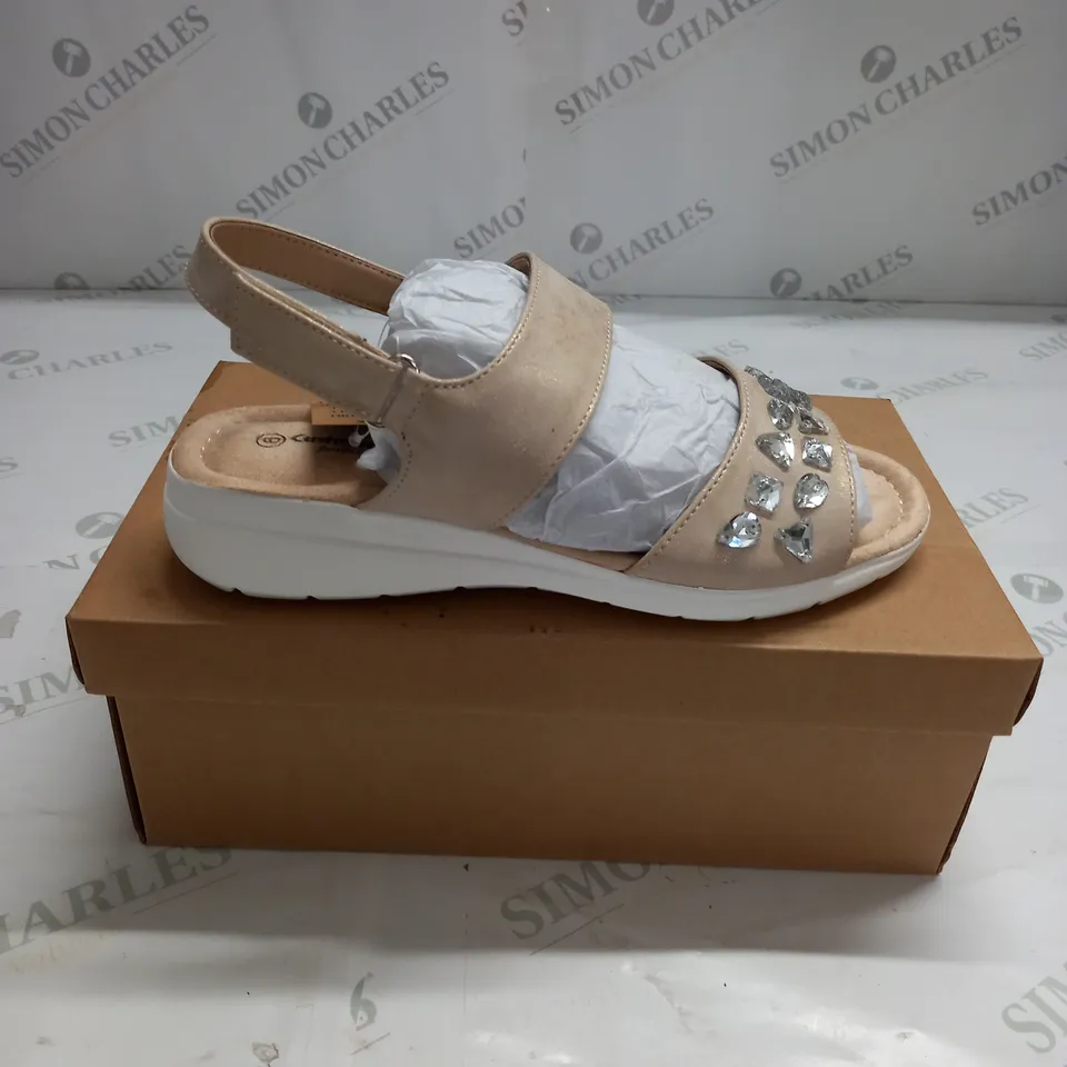 BOXED CUSHION-WALK SANDALS SIZE 6