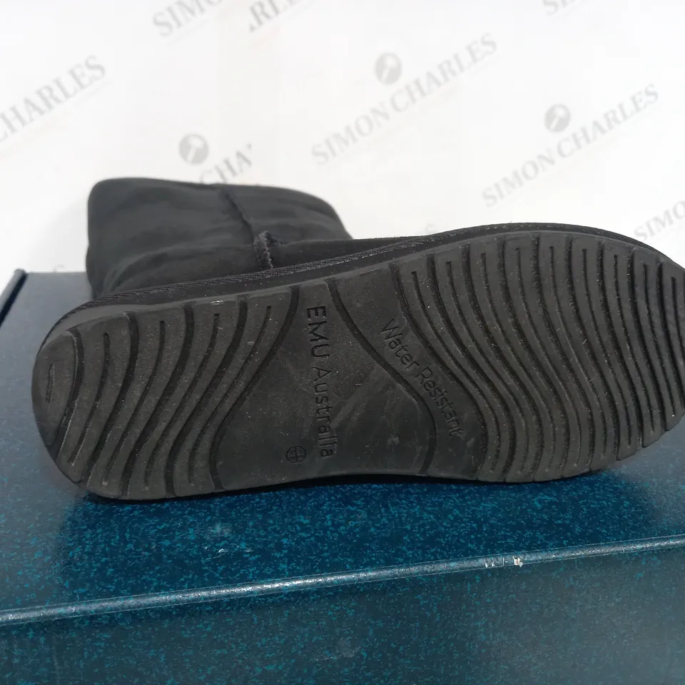 EMU AUSTRALIA "STINGER HI" WATER RESISTANT BOOTS - UK SIZE 7, BLACK 