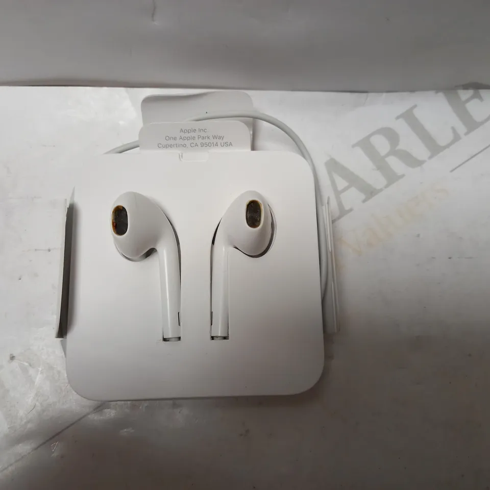 APPLE EAR PHONES