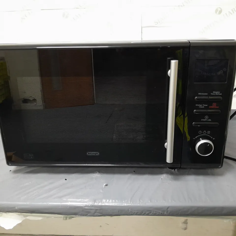 BOXED DELONGHI SOLO MICROWAVE BLACK 25 LITRES - COLLECTION ONLY