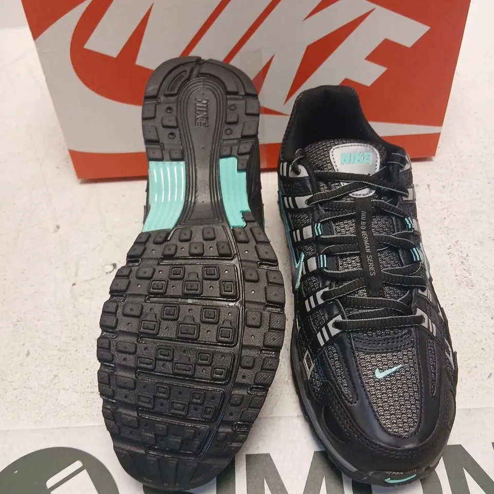 NIKE P-6000 TRAINERS, BLACK/COOL GREY, UK 8 (US 9) – BOXED