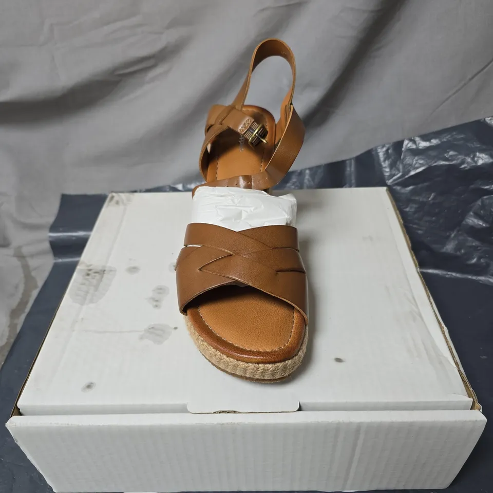 HUSH PUPPIES WOMEN'S BROWN LEATHER WEDGE SANDALS SIZE 8