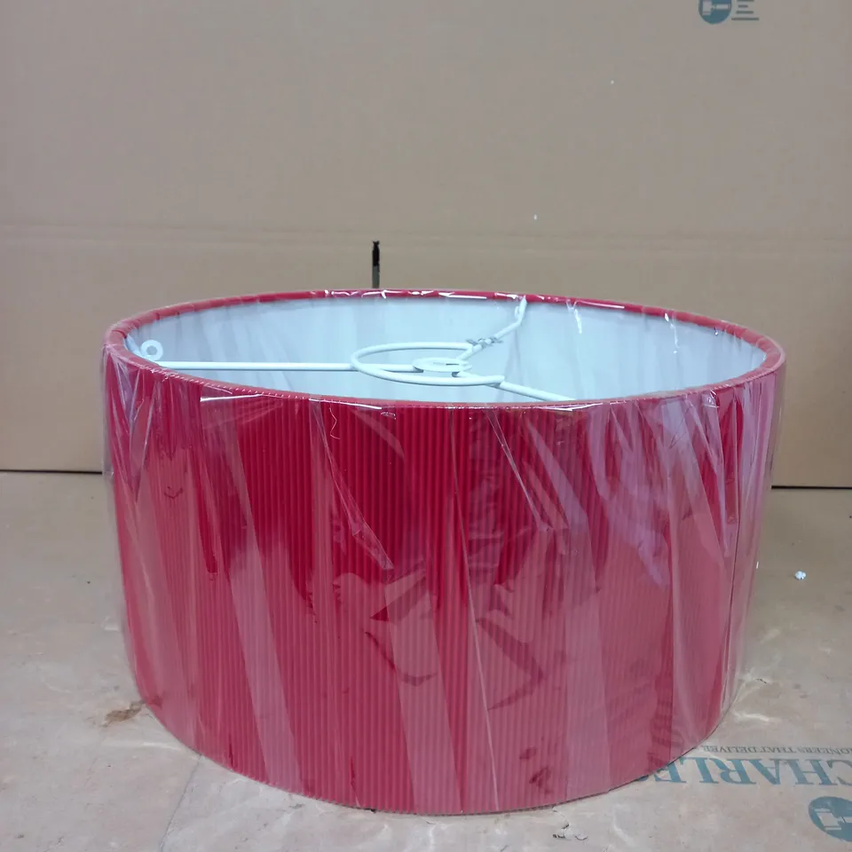 RED RIBBED LIGHTSHADE 40CM