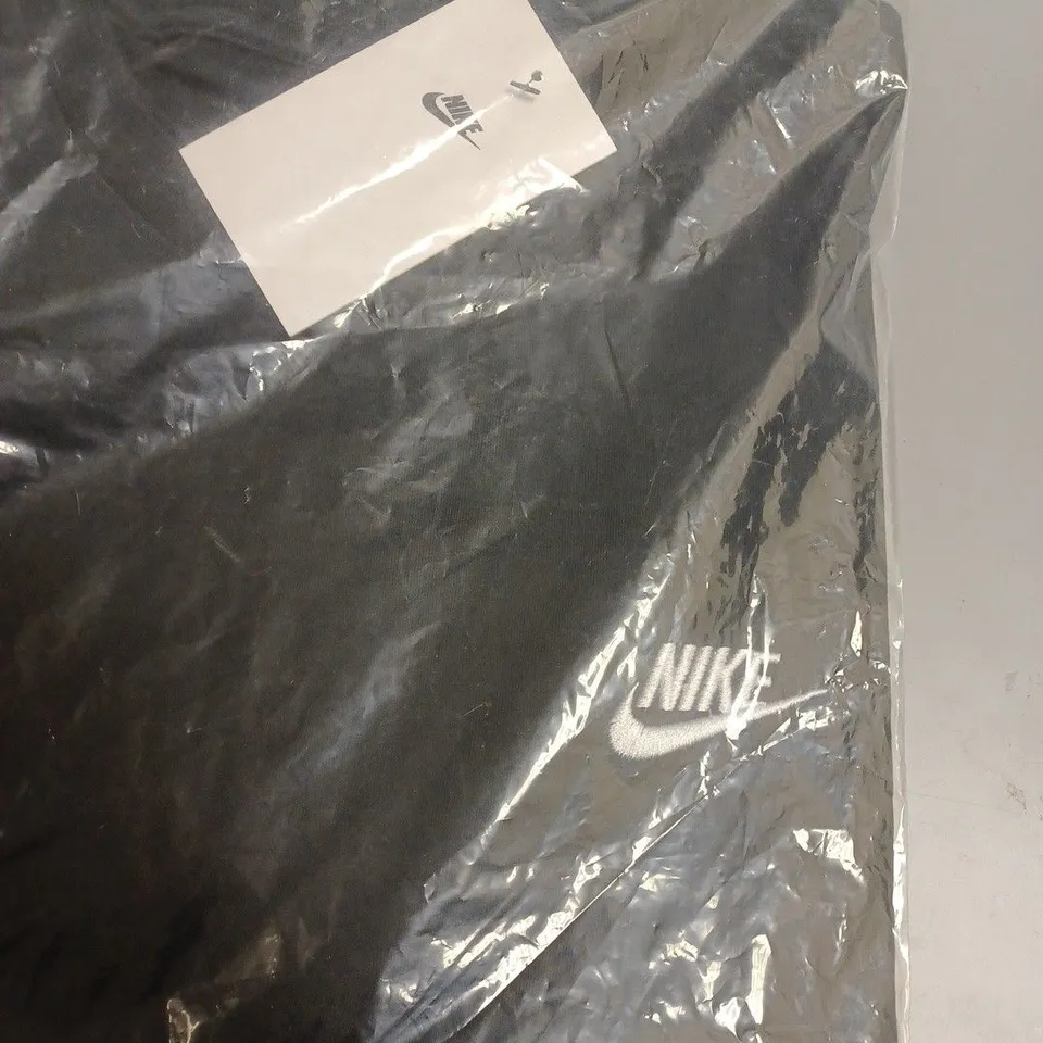 3 X BLACK BASIC NIKE TOPS TO INCLUDE SIZES SMALL, MEDIUM, XXL