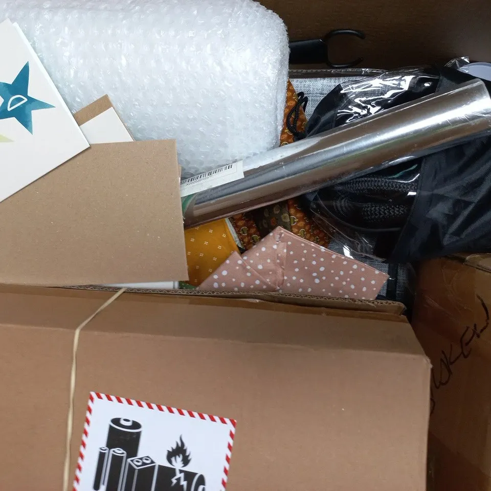 BOX OF APPROXIMATELY 15 ASSORTED HOUSEHOLD ITEMS
