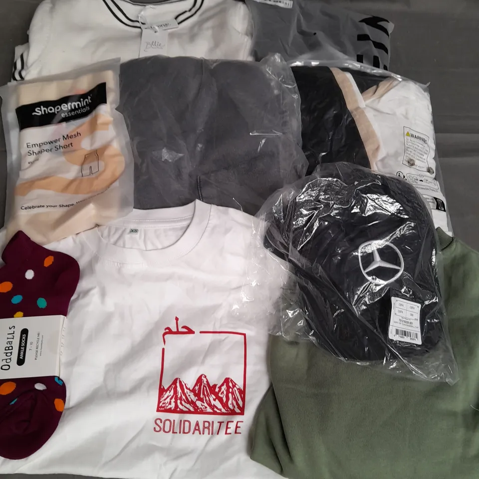 BOX OF APPROXIMATELY 15 ASSORTED CLOTHING ITEMS TO INCLUDE - TSHIRTS, HAT, TROUSERS ETC