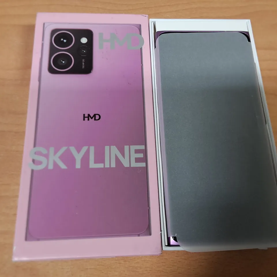 BOXED HMD SKYLINE 8/256GB IN NEON PINK - TA-1600