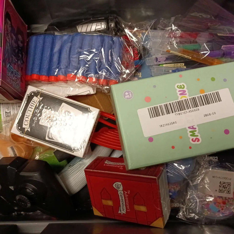 APPROXIMATELY 15 ASSORTED TOYS & GAMES PRODUCTS TO INCLUDE KPOP DEMON HUNTERS TOY, TAROT DECK, ACRYLIC PAINT MARKER, ETC