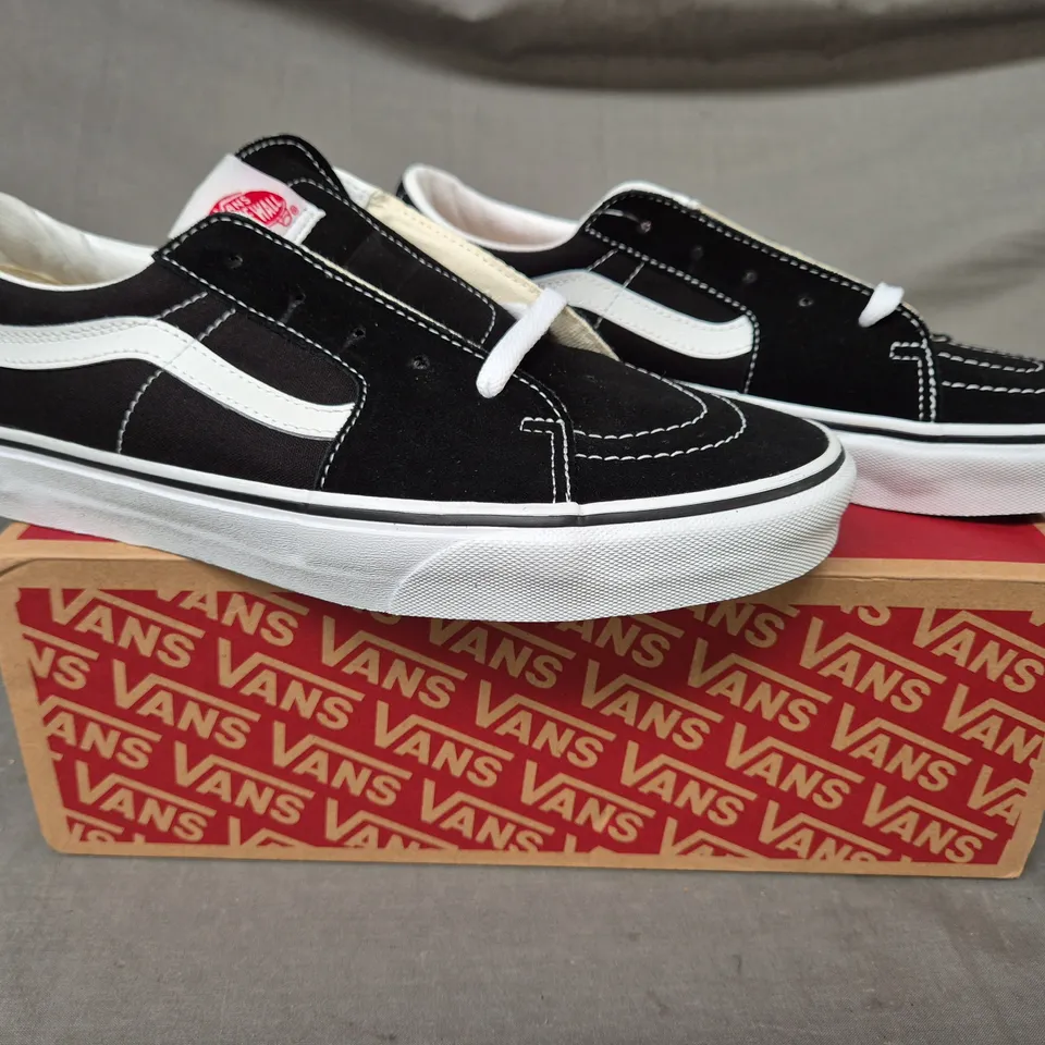 BOXED PAIR OF VANS SK8-LOW SHOES IN BLACK/WHITE UK SIZE 9