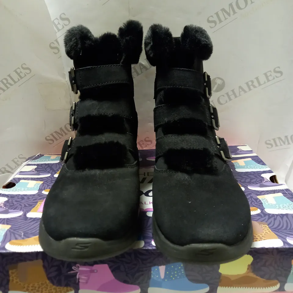 SKECHERS GLACIAL BOOT - BLACK - SIZE 5