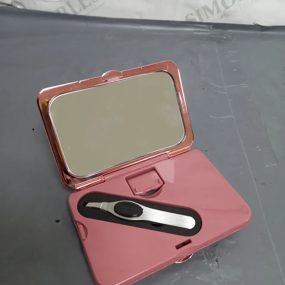 SIMPLY BEAUTY MAGNIFICATION MIRROR WITH LED, TWEEZERS & CRYSTAL NAIL FILE IN FUCHSIA/GOLD