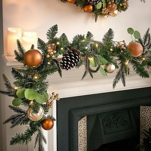 BOXED 9FT COPPER AND GOLD PRE-LIT GARLAND 