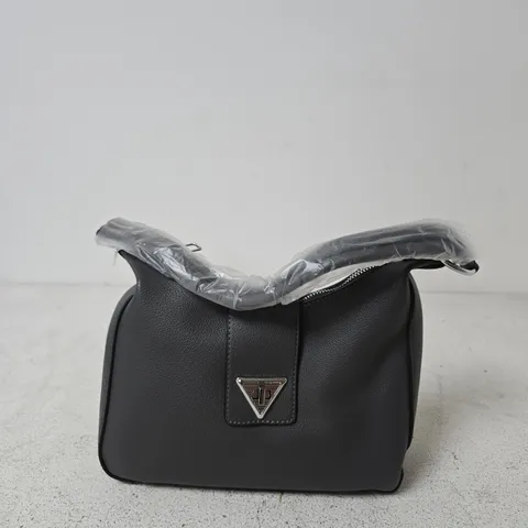BLACK LEATHER HANDBAG WITH TRIANGULAR METAL LOGO PLAQUE 