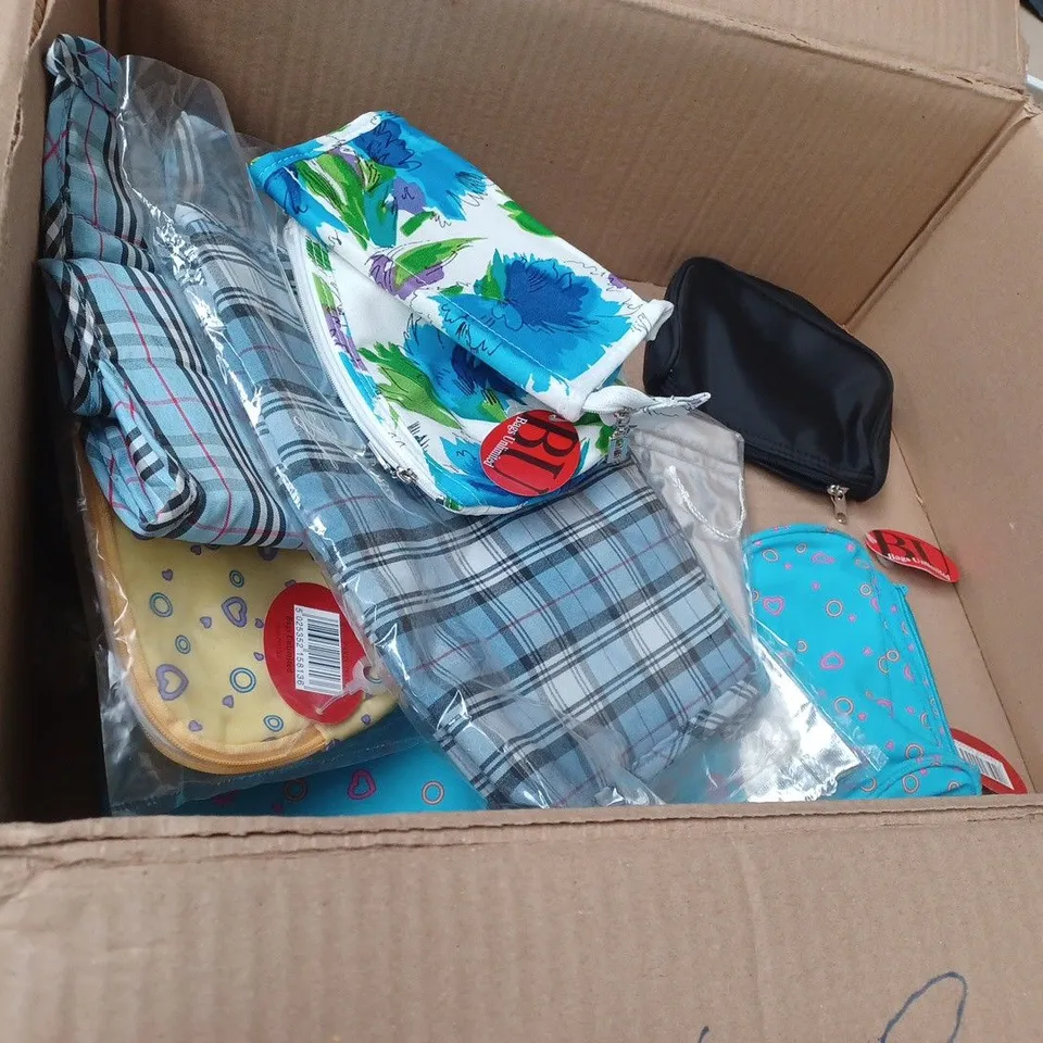 APPROXIMATELY 15 ASSORTED COSMETICS AND COSMETICS BAGS TO INCLUDE; KATE SOMERVILLE, CLARINS, HUGO AND CAROLINA HERRERA