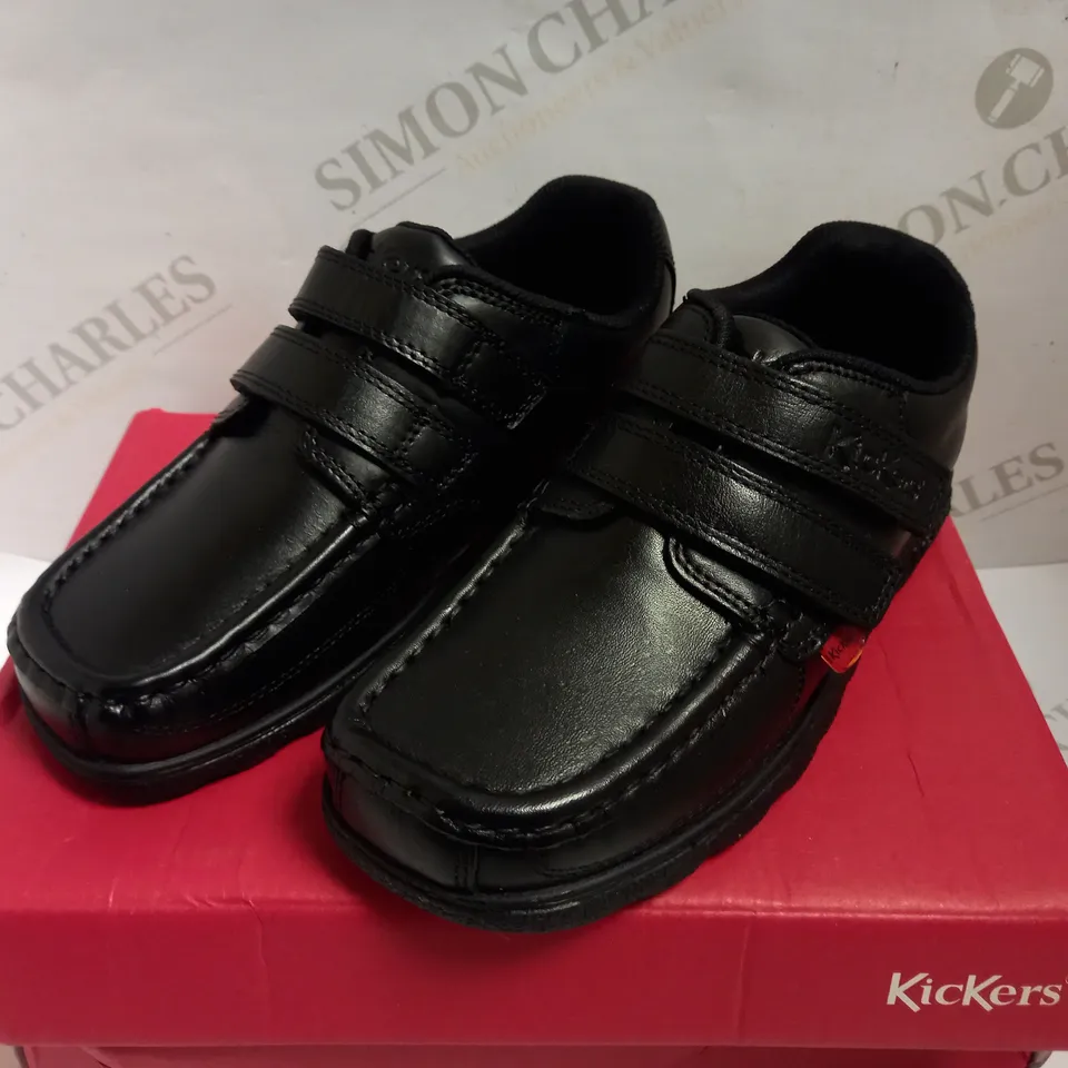 BOXED BOYS KICKERS FRAGMA VELCRO LEATHER EFFECT SHOES - SIZE 2