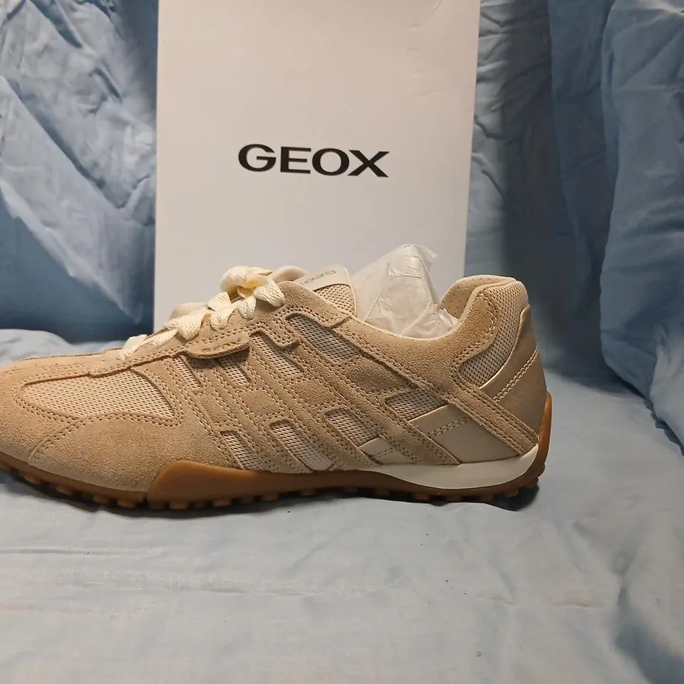 GEOX D SNAKE ORIGINAL TRAINERS – UK 5 (EU 38) – CREAM/BEIGE